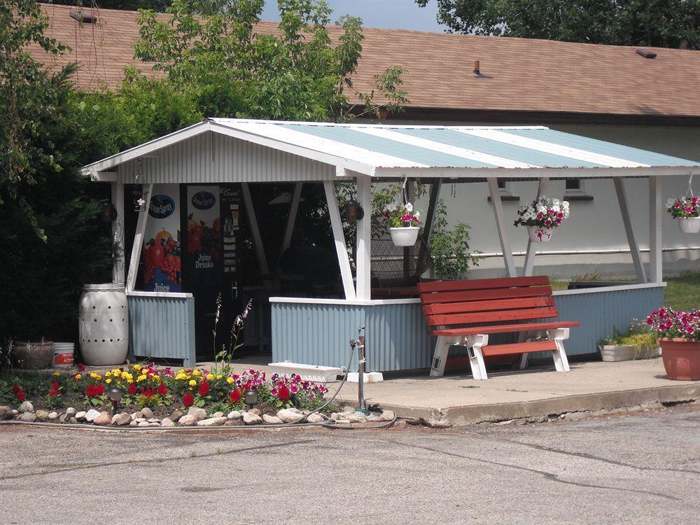 Bluewater Motel Sarnia Exterior photo